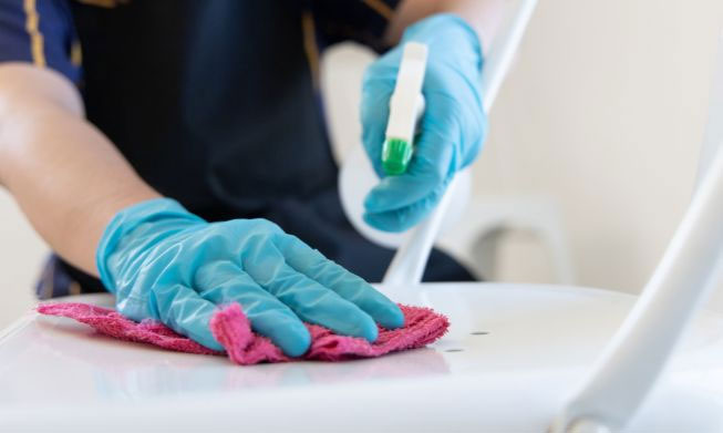 Chair cleaning with equipment